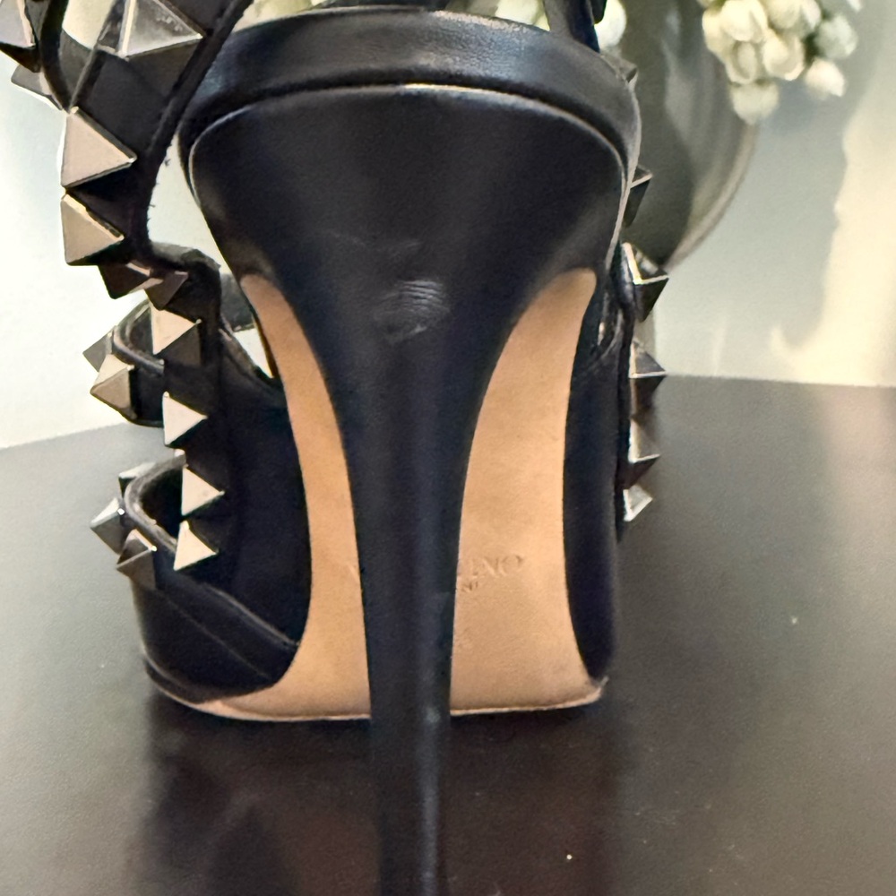 Valentino Black Rockstud Floral Pointed T-Strap Heels Sz 36.5 - Picture 6 of 6